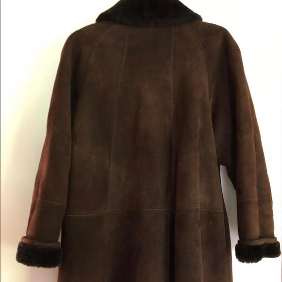 Beautiful and warm chocolate brown shearling coat - Picture 2 of 6